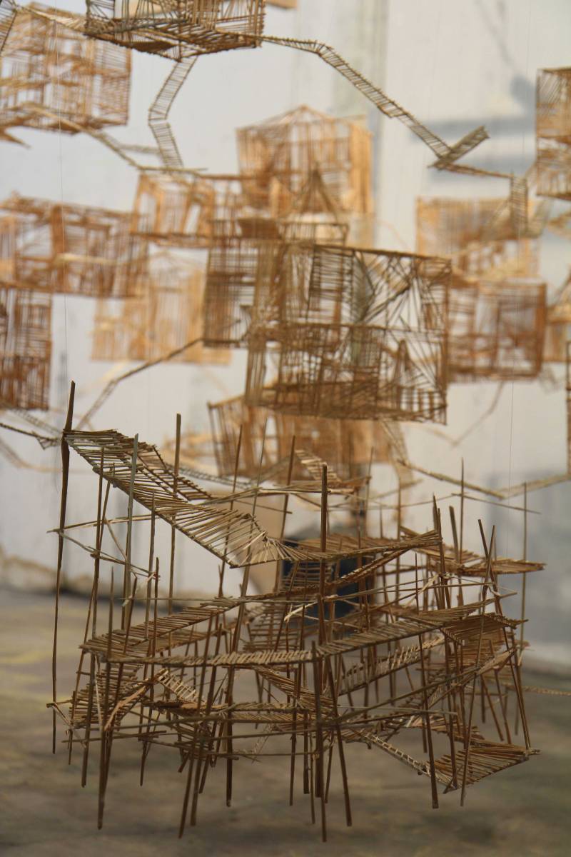 j’ai remonté le temps y avait rien à faire. Les mêmes carrosses en bois à toute allure - sara favriau