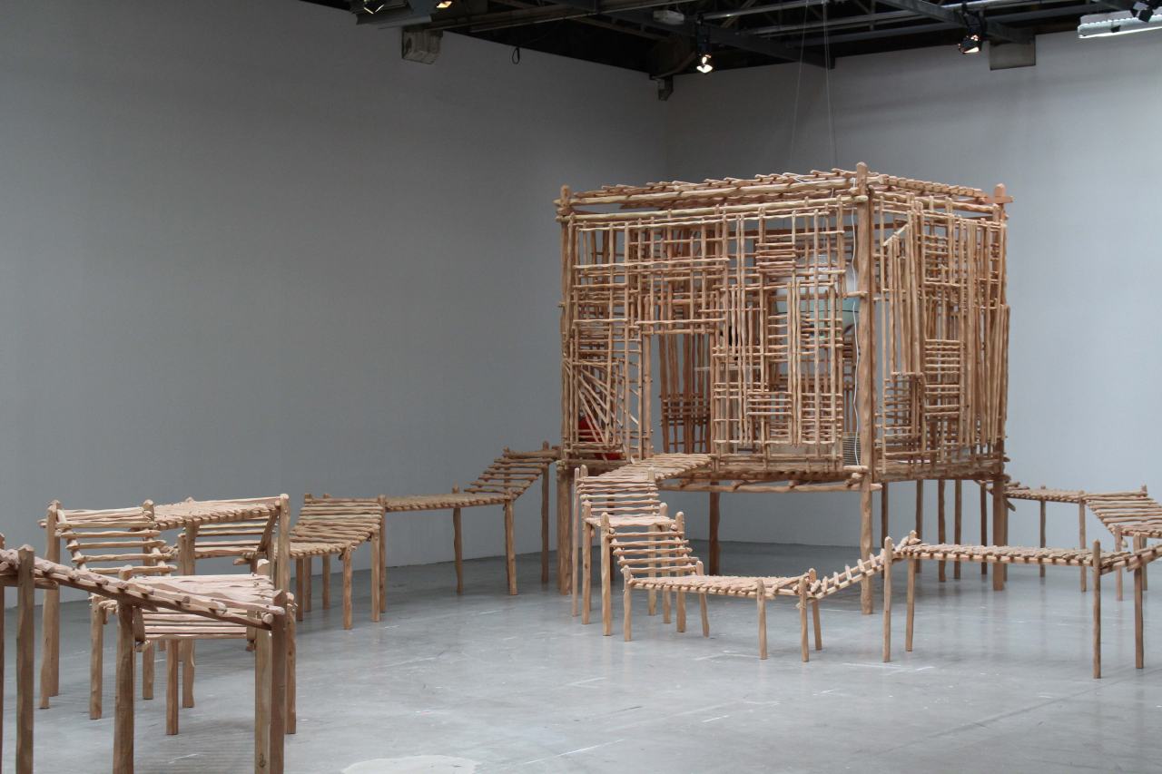 la redite en somme, ne s’amuse pas de sa répétition singulière - sara favriau