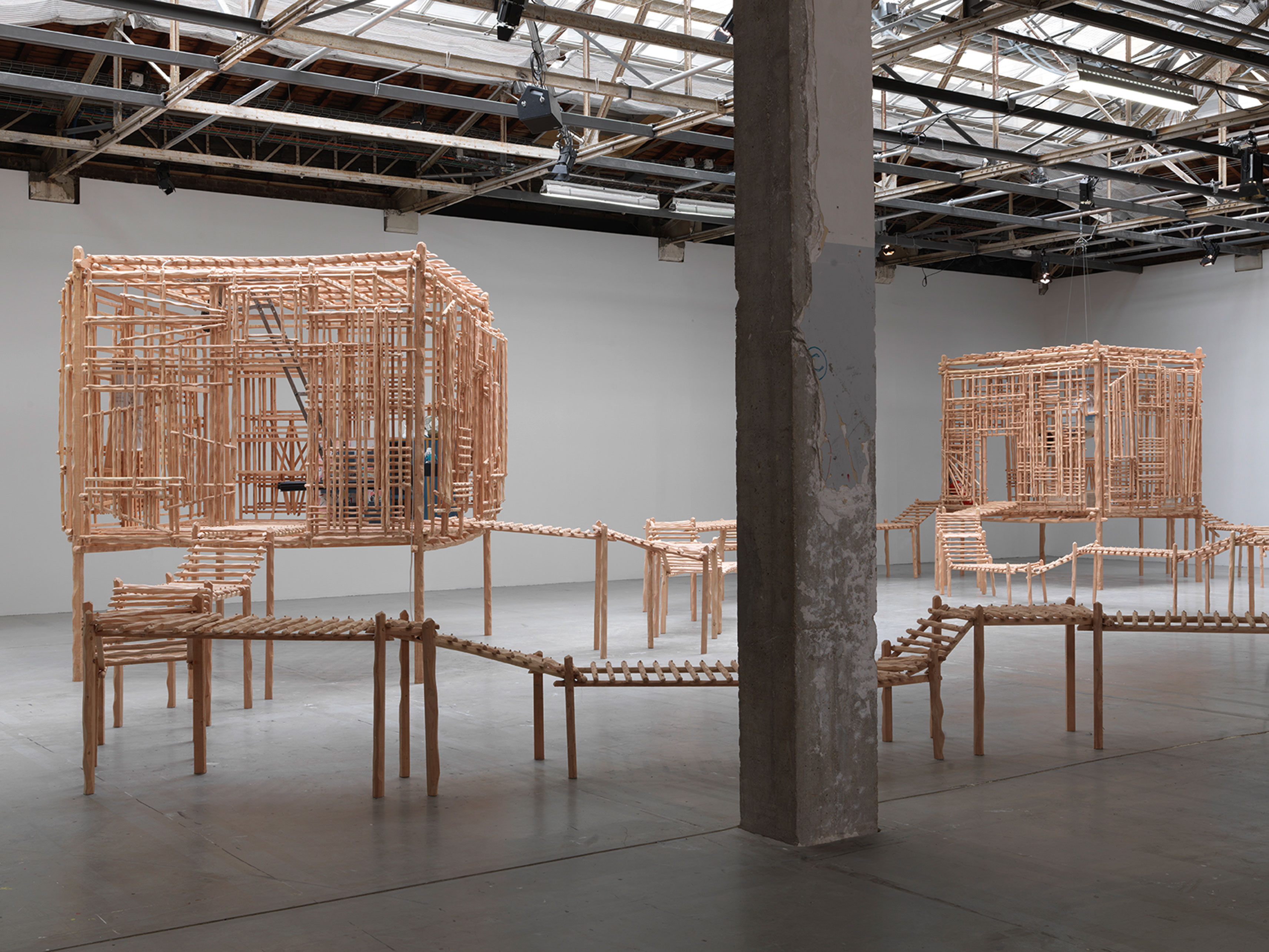 la redite en somme, ne s’amuse pas de sa répétition singulière - sara favriau