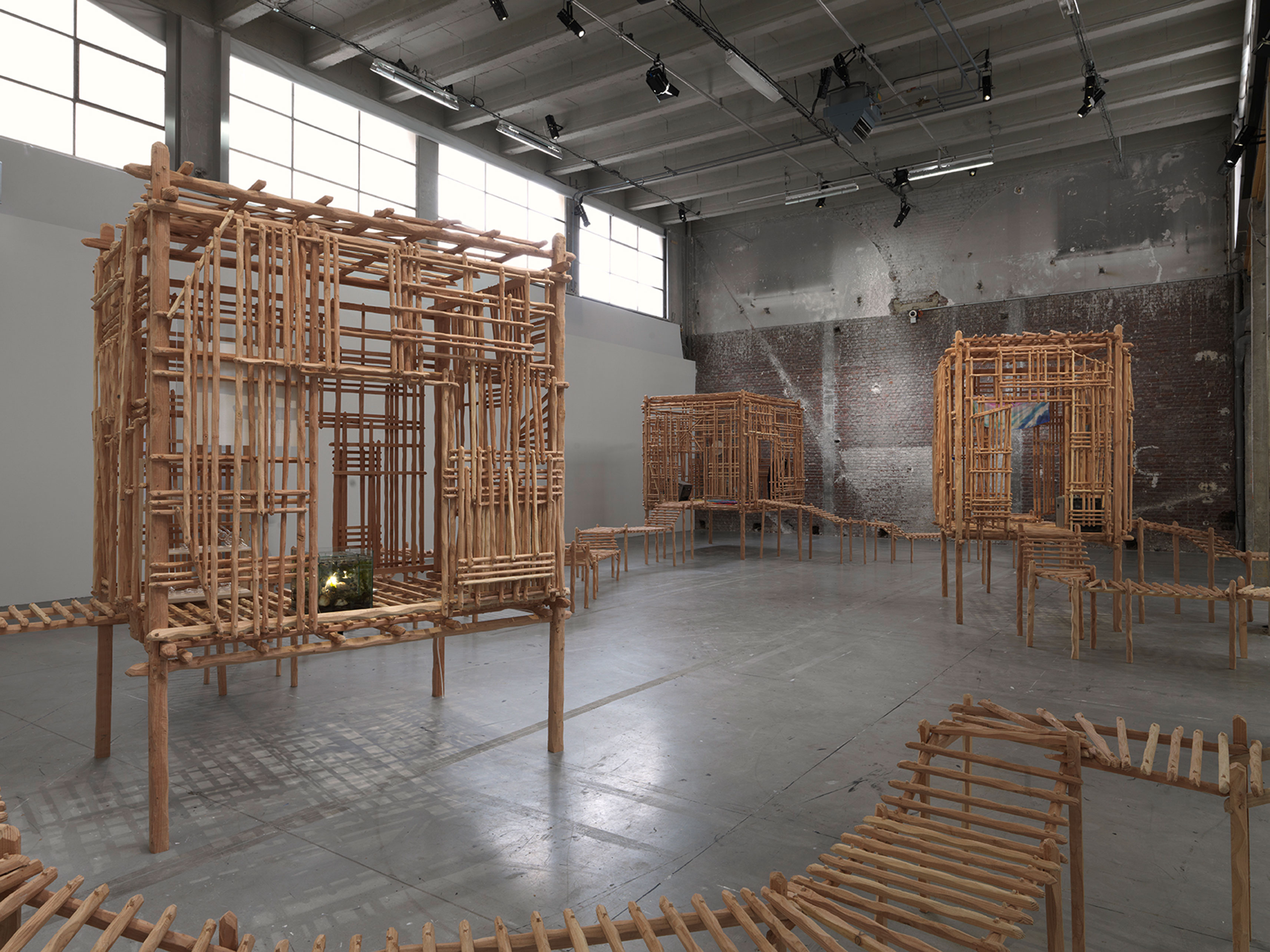 la redite en somme, ne s’amuse pas de sa répétition singulière - sara favriau