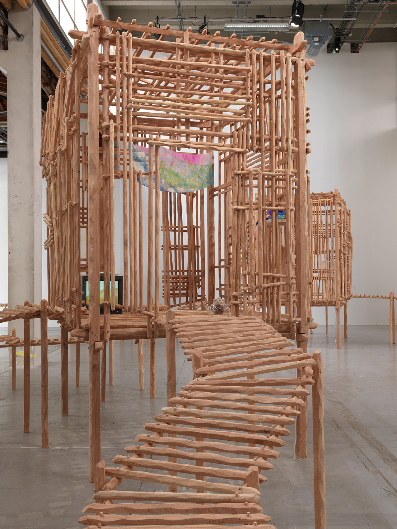 la redite en somme, ne s’amuse pas de sa répétition singulière - sara favriau