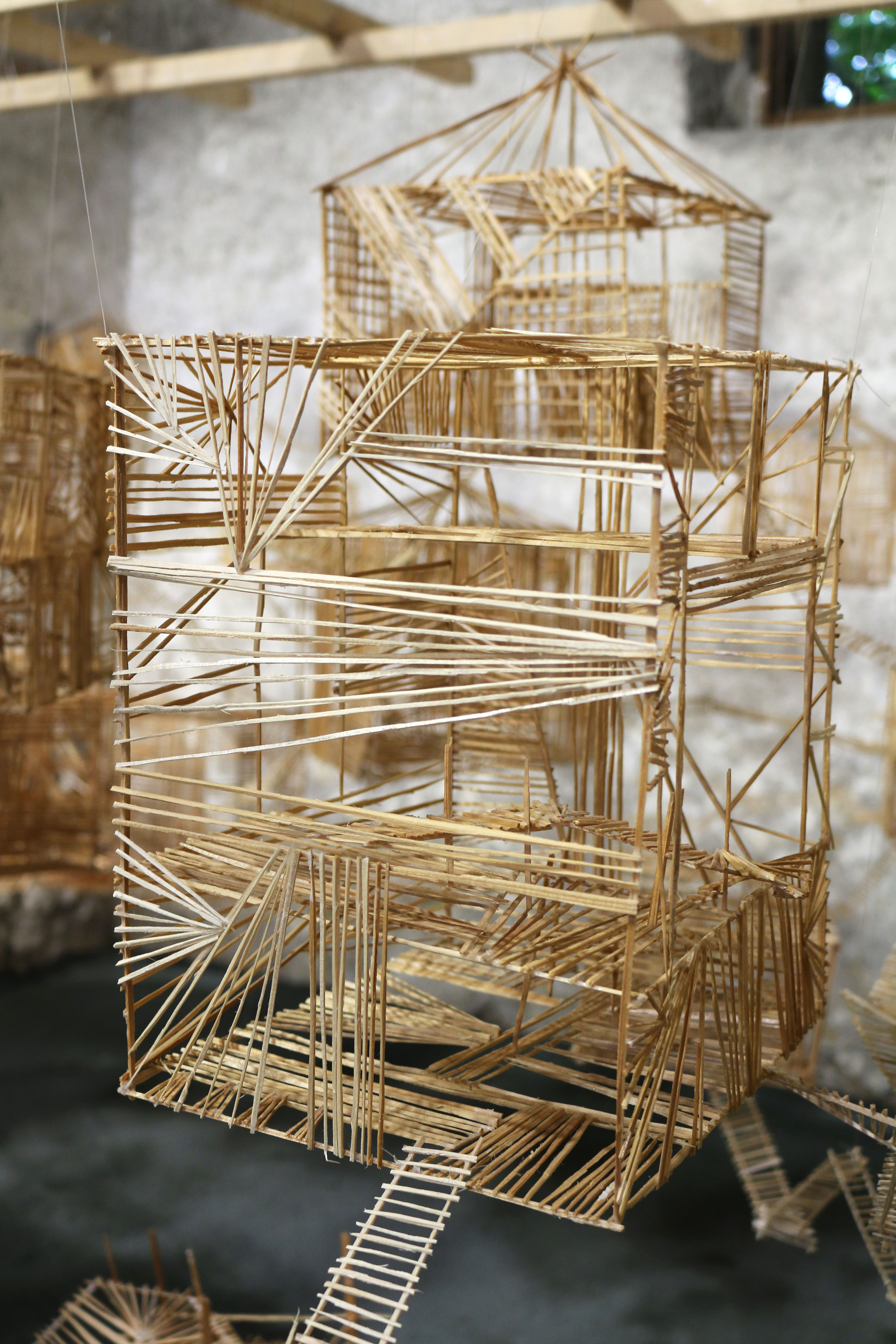 j’ai remonté le temps y avait rien à faire. Les mêmes carrosses en bois à toute allure - sara favriau