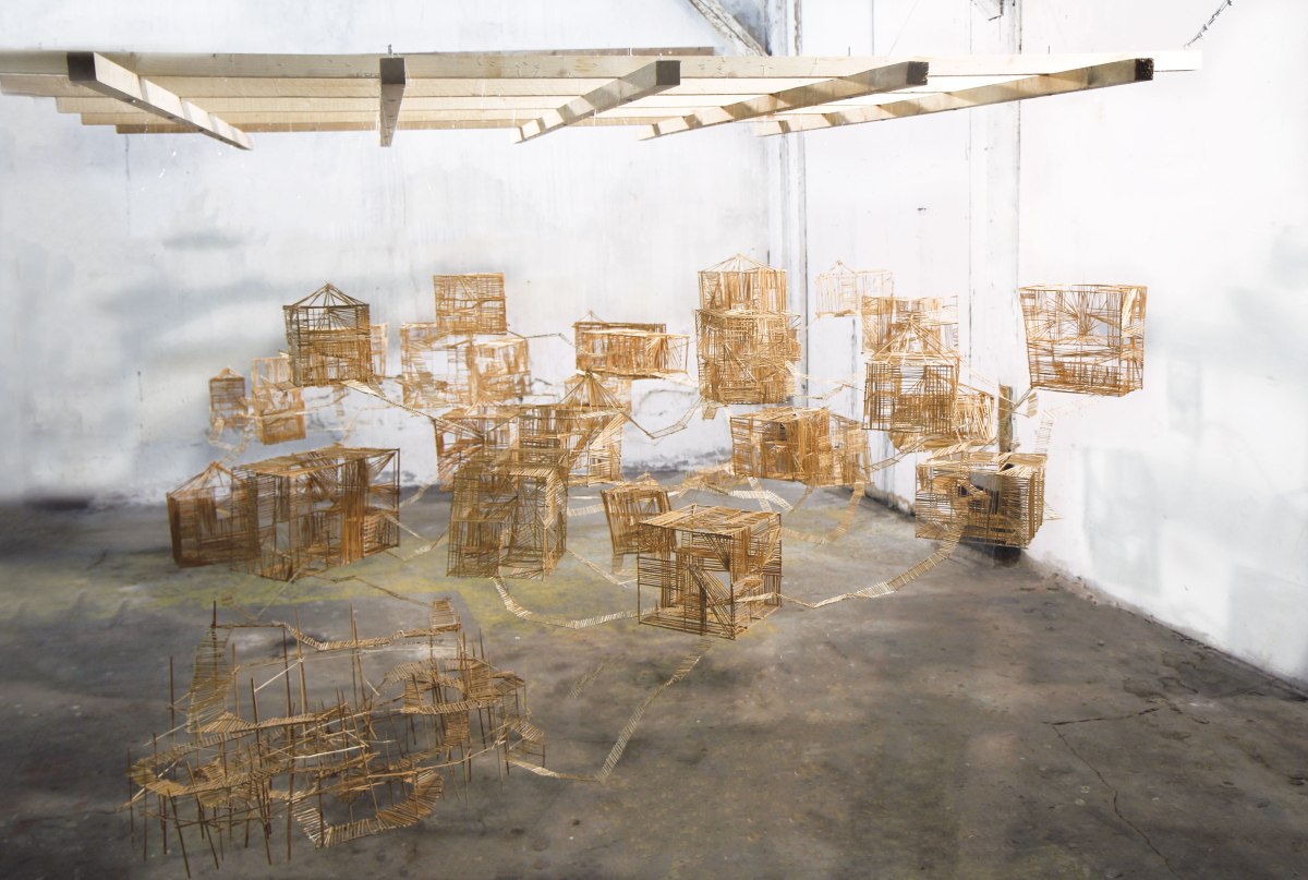 j’ai remonté le temps y avait rien à faire. Les mêmes carrosses en bois à toute allure - sara favriau