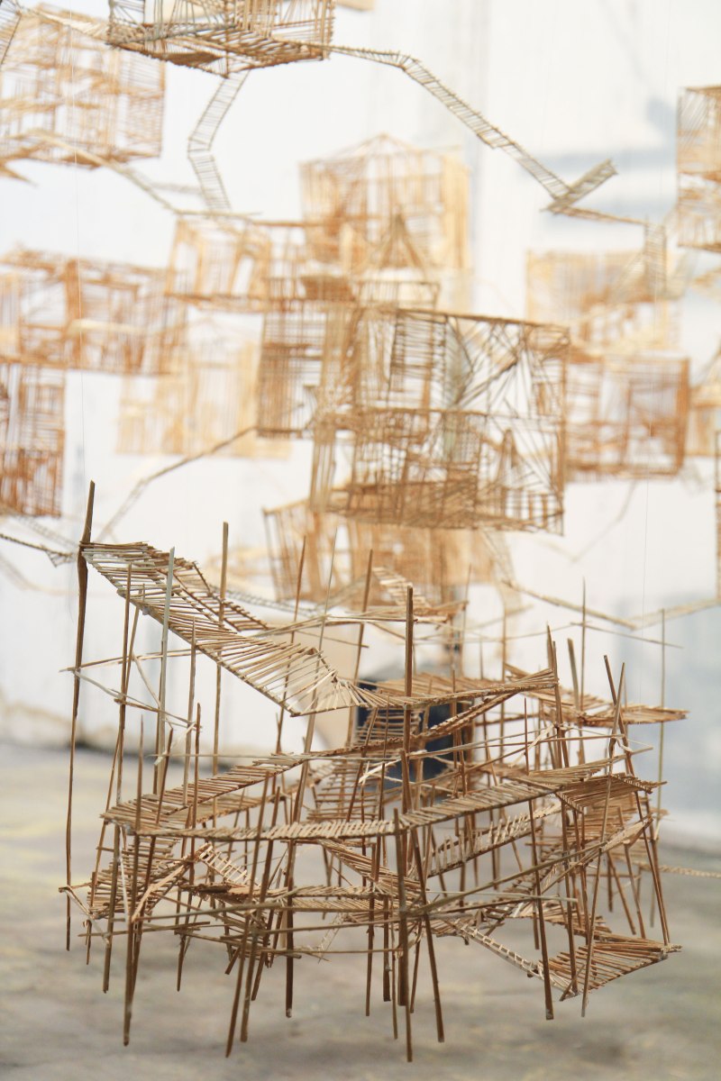 j’ai remonté le temps y avait rien à faire. Les mêmes carrosses en bois à toute allure - sara favriau