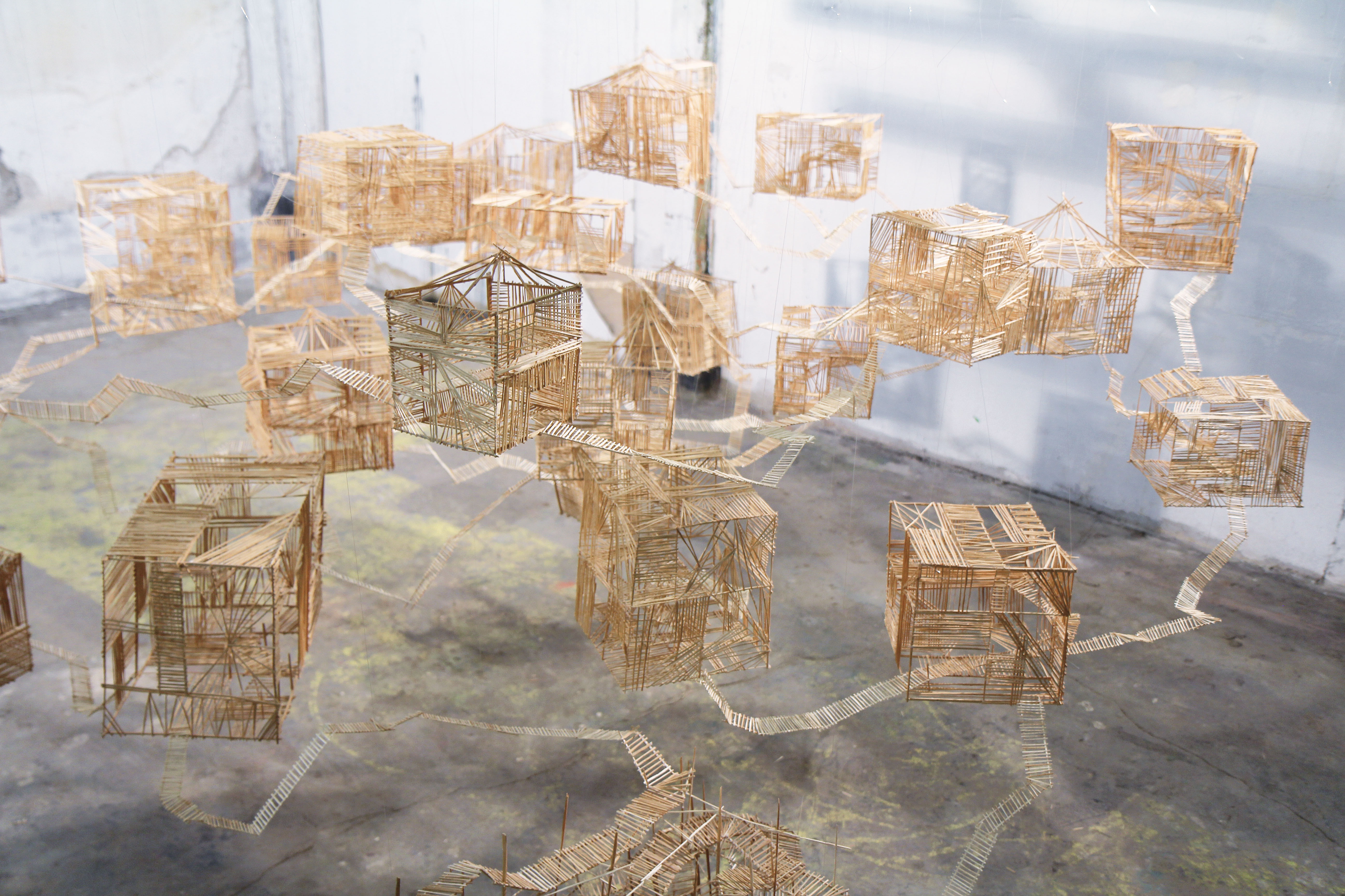 j’ai remonté le temps y avait rien à faire. Les mêmes carrosses en bois à toute allure - sara favriau