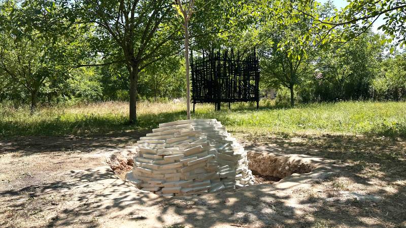 Qu’ à peine ou de peur , un javelot super - plouf ! - nous fait un ricochet - SARA FAVRIAU